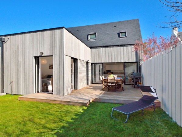 Sky, Property, Building, Plant, Land Lot, Wood, Grass, Shade, Cottage, Residential Area