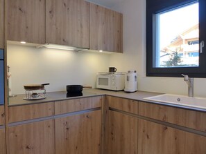 Eigentum, Cabinetry, Countertop, Gebäude, Holz, Interior Design, Küche, Spüle, Küchengerät, Herd