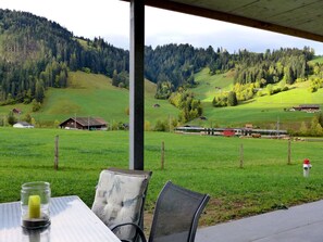 Himmel, Pflanze, Geschirr, Ökoregion, Berg, Natur, Grün, Tabelle, Natürliche Landschaft, Baum