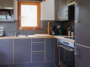 Cuisine, Appareil De Cuisine, Cabinetry, Comptoir, Meubles, Sol, Principaux Appliance, Bois, Design IntĂ©rieur, ĂlectromĂ©nager