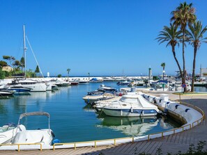 Water, Boat, Sky, Watercraft, Vehicle, Tree, Lake, Coastal And Oceanic Landforms, Leisure, Waterway