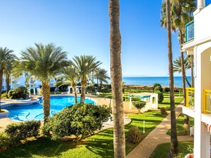 Water, Building, Sky, Property, Swimming Pool, Window, Azure, Plant, Interior Design, Condominium