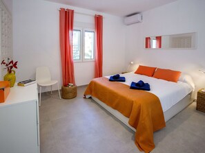 Wasser, Gebäude, Himmel, Eigentum, Schwimmbad, Fenster, Azurblau, Pflanze, Interior Design, Eigentumswohnung