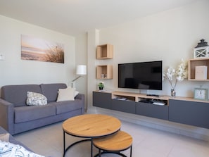 Meubles, Design IntĂ©rieur, Sol, PiĂšce, Salon, TĂ©lĂ©vision, Sol, Ăclairage, CanapĂ©, Plafond