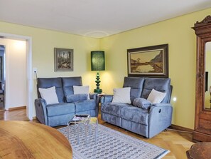 Picture Frame, Property, Azure, Comfort, Wood, Interior Design, Living Room, Floor, Pillow, Shade