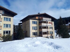 Sky, Cloud, Building, Window, Snow, Plant, House, Slope, Tree, Urban Design
