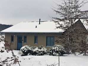 Bâtiment, Plante, Propriété, Fenêtre, Neige, Ciel, Branche, Brindille, Maison, Arbre