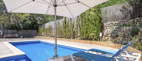Property, Building, Plant, Swimming Pool, Shade, Sunlounger, Water, Outdoor Furniture, Umbrella, Rectangle