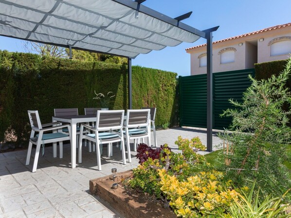 Plant, Table, Building, Property, Furniture, Shade, Chair, Grass, Architecture, Outdoor Furniture