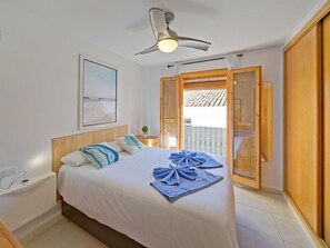 Furniture, Building, Comfort, Wood, Textile, Shade, Lighting, Architecture, Interior Design