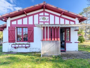 Ciel, Plante, Nuage, Bâtiment, Arbre, Ombre, Lot Terre, Maison, Bois, Chalet