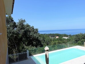 Ciel, L'Eau, Plante, Bleu Azur, Bâtiment, Ombre, Arbre, Paysage, Loisir, Piscine