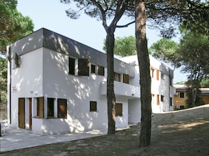 Himmel, Gebäude, Fenster, Baum, Pflanze, Haus, Grundstueck, Hütte, Holz, Abstellgleis