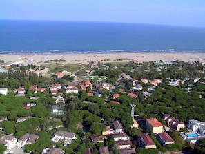 Himmel, Eigentum, Wasser, Urban Design, Haus, Gebäude, Biome, Landschaft, Horizont, Natürliche Landschaft
