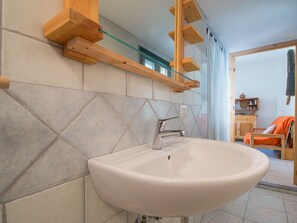 Tap, Property, Plumbing Fixture, Wood, Sink, Bathroom, Architecture, Interior Design, Floor