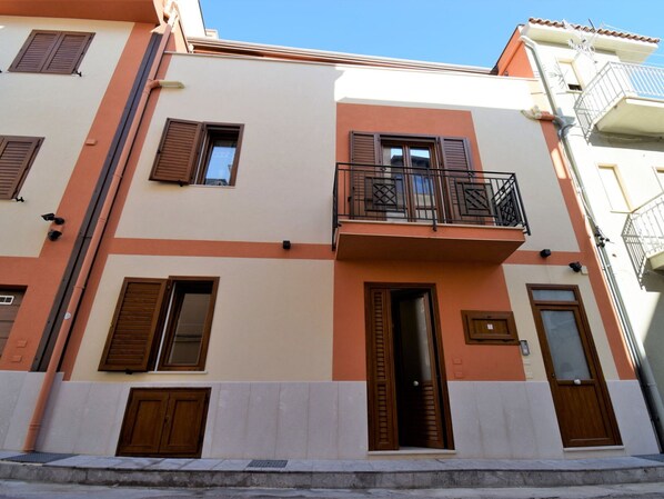 Sky, Building, Window, Door, Wood, Neighbourhood, Residential Area, Urban Design, Material Property