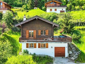 Pflanze, Gebäude, Fenster, Grün, Baum, Grundstueck, Haus, Die Architektur, Natürliche Landschaft, Nachbarschaft
