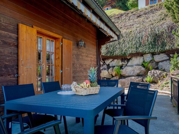 Tabelle, Möbel, Eigentum, Pflanze, Blumentopf, Azurblau, Stuhl, Interior Design, Gartenmöbel, Zimmerpflanze