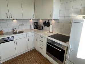 Cabinetry, Eigentum, Countertop, Sinken, Spüle, Herd, Küche, Interior Design, Herd, Holz