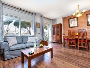 Furniture, Property, Picture Frame, Table, Couch, Wood, Interior Design, Floor, Flooring, Comfort