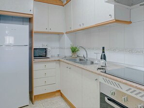 Cabinetry, Countertop, Property, Furniture, Sink, Tap, Kitchen, Interior Design, Architecture, Building