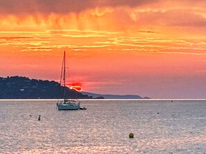 Cloud, Water, Sky, Boat, Watercraft, Afterglow, Dusk, Orange, Sunlight, Sunset