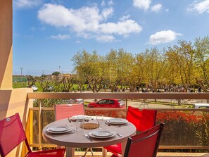 Swimming Pool, Resort, Leisure, Thermae, Hotel, Resort Town, Outdoor Furniture, Leisure Centre, Vacation