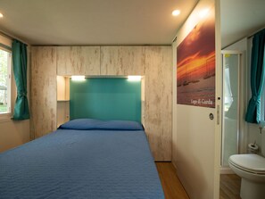 Propriété, Évier, Bâtiment, Bleu, Bleu Azur, Confort, Salle De Bains, Bois, Luminaire Plomberie