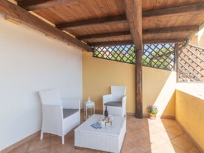 Propriété, Meubles, Bois, Confort, Chaise, Design Intérieur, Bâtiment, Sol, Sol, Ombre