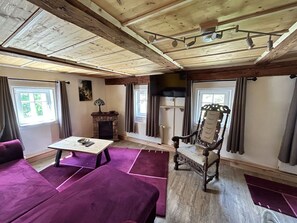 Eigentum, Gebäude, Holz, Lila, Interior Design, Bilderrahmen, Wohnzimmer, Komfort, Halle, Fenster