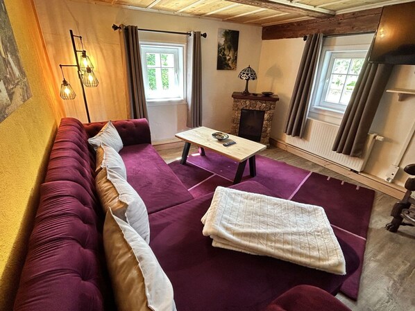 Meubles, Cadre, Bâtiment, Confort, Violet, Bois, Textile, Éclairage, Cadre De Lit, Décoration