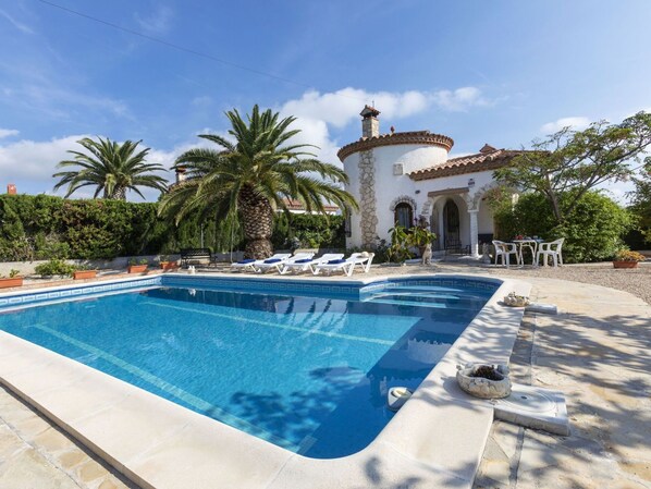 Water, Sky, Cloud, Building, Swimming Pool, Blue, Azure, Outdoor Furniture, Leisure, Plant