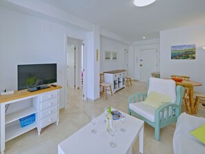 Möbel, Eigentum, Tabelle, Couch, Haus, Wohnzimmer, Interior Design, Fussboden, Flooring, Grundeigentum