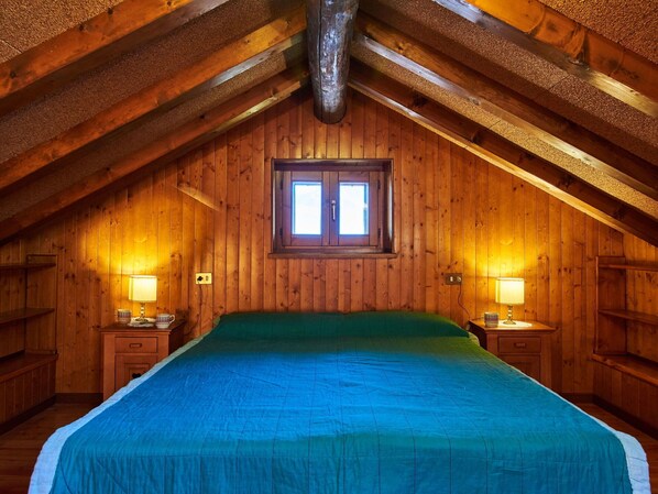 Property, Building, Window, Wood, Interior Design, Lamp, House, Hardwood, Symmetry, Ceiling