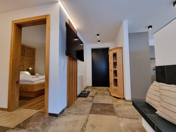Eigentum, Möbel, Holz, Komfort, Tür, Interior Design, Beleuchtung, Gebäude, Halle