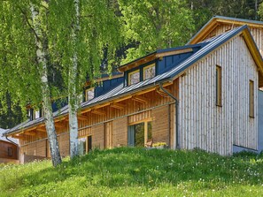 Plant, Building, Window, Tree, Wood, Natural Landscape, Land Lot, Cottage, House, Siding