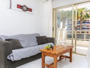 Couch, Tabelle, Eigentum, Möbel, Komfort, Interior Design, Wohnzimmer, Bilderrahmen, Holz, Beleuchtung