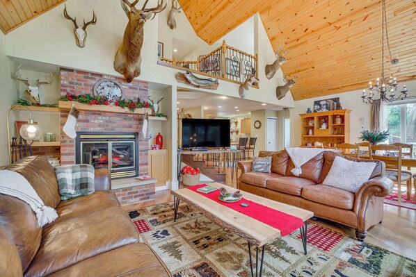 Neillsville Vacation Rental | 5BR | 3.5BA | 3,500 Sq Ft | 3 Steps Required