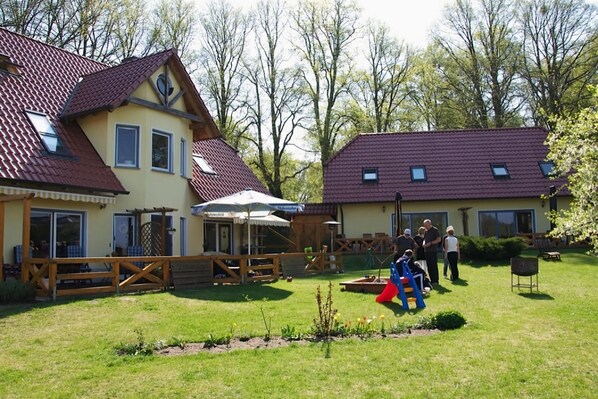 Außenseite Ferienhaus [Sommer]