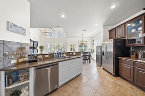 Fully equipped kitchen with high quality granite countertops.