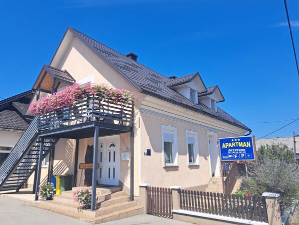 Esterni