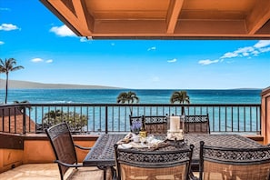 Outdoor dining table for 6