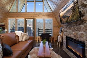 Gorgeous Wood And Stone Finishes Throughout Cabin!