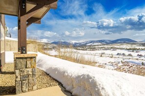 StayWinterPark 448 Cramner mountain view from patio