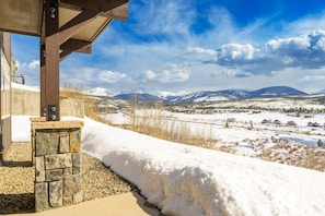 StayWinterPark 448 Cramner mountain view from patio