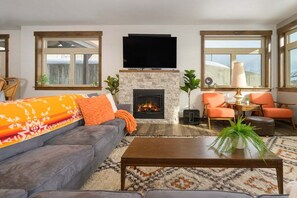 StayWinterPark 448 Cramner living room