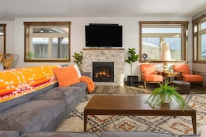 StayWinterPark 448 Cramner living room