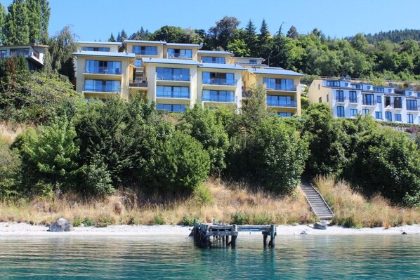 Access to the lake and walking track