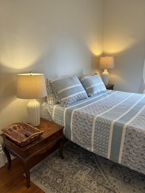 Spacious Queen bedroom