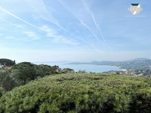 Vue mer sur tout le Golfe de Saint-Tropez